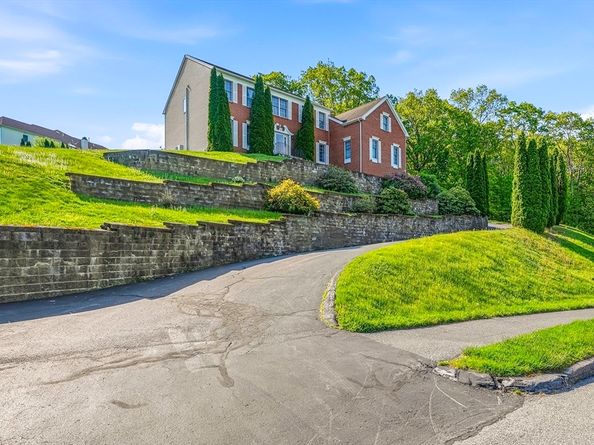 34 Hemingway St, Shrewsbury MA 01545