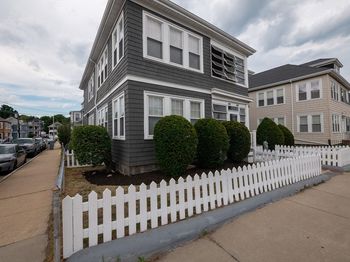 590 Gallivan Blvd