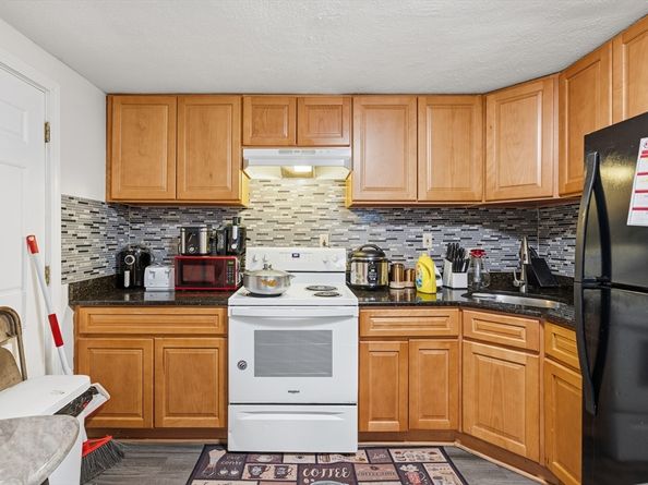 29 Auna Dr 3, Brockton MA 02301