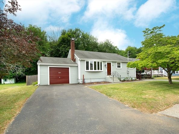 18 Oakwood Dr, Randolph MA 02368