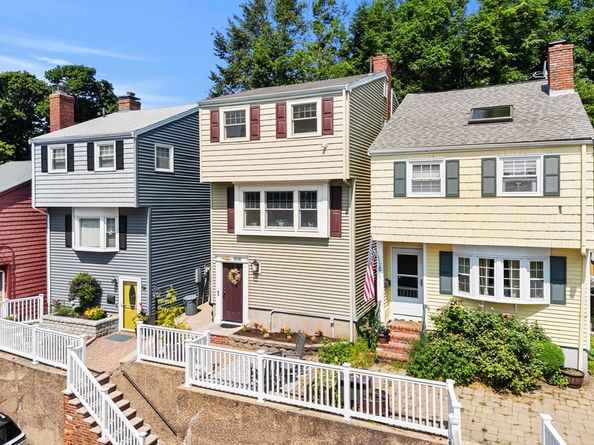 6 Colonial Court, Marblehead MA 01945