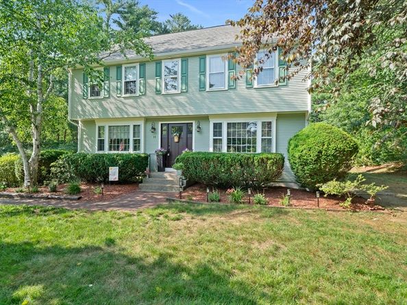 11 Leonard St, Carver MA 02330