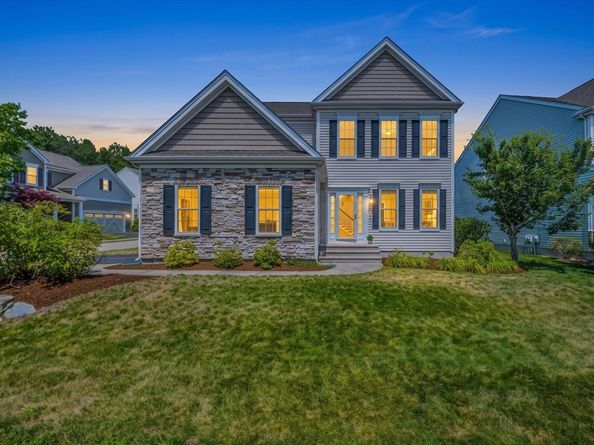 14 Autumn Ridge Dr, Hopkinton MA 01748