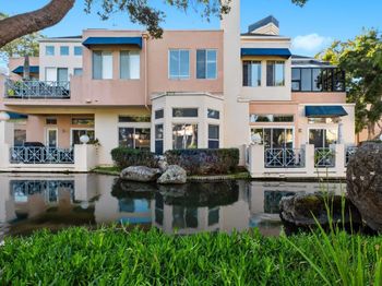 810 Lakeshore Drive