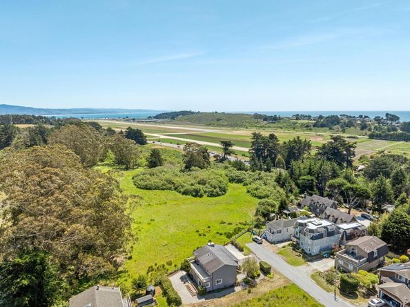 1077 Pearl Avenue, Moss Beach CA 94038