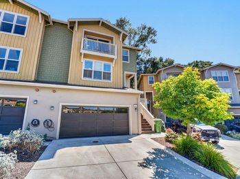 912 Lundy Lane