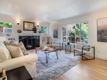 1595 Dwight Way