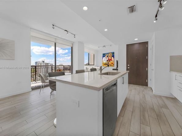 999 SW 1st Ave 1903, Miami FL 33130