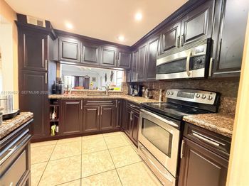 6575 W Oakland Park Blvd