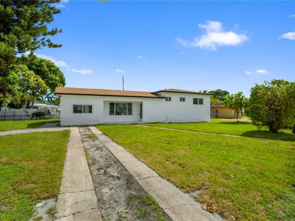 1140 NW 193rd St, Miami Gardens FL 33169