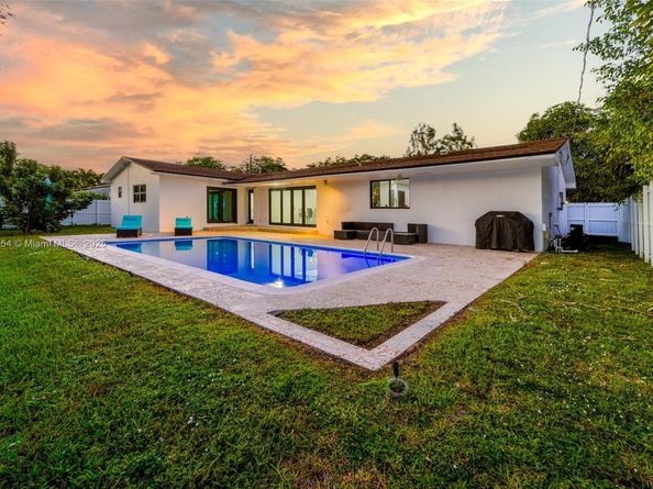 1850 NE 199th St, Miami FL 33179