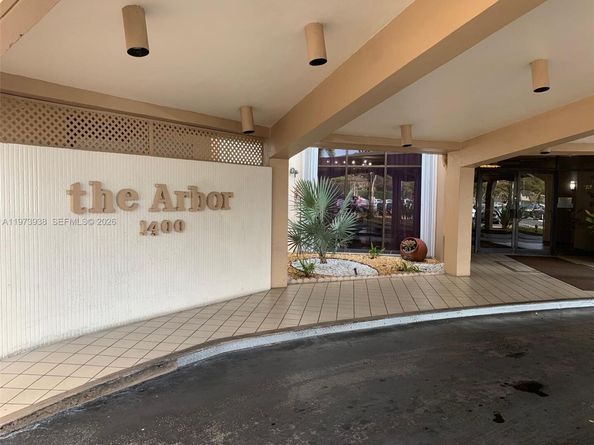 1400 Saint Charles 313, Pembroke Pines FL 33026