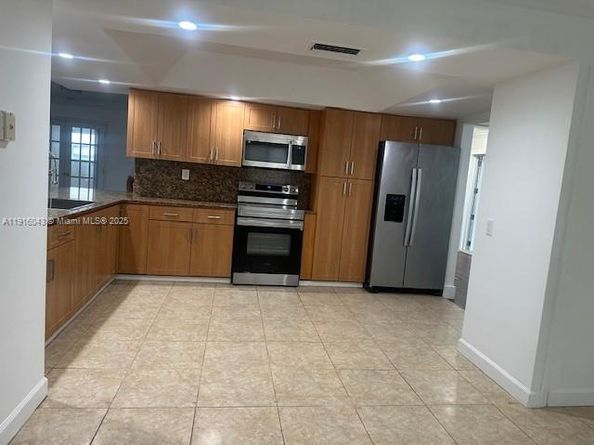 6861 SW 28th St, Miramar FL 33023