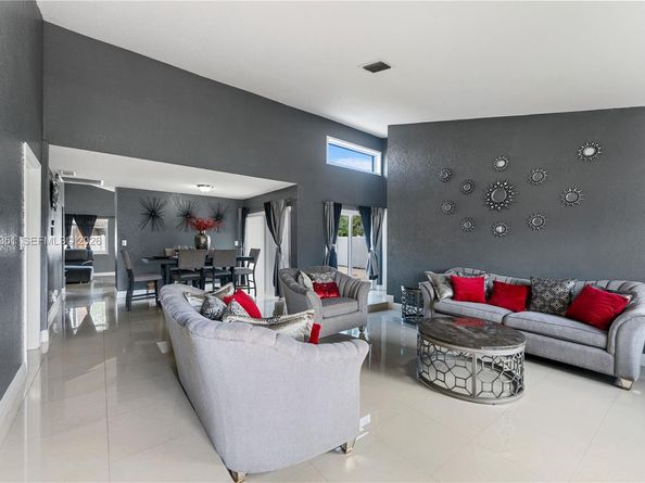 7527 SW 6th Ct, North Lauderdale FL 33068