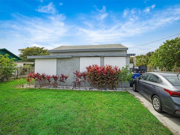 3021 Avenue J, Riviera Beach FL 33404