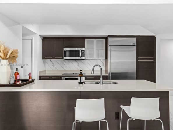 55 SE 6th St 1203, Miami FL 33131