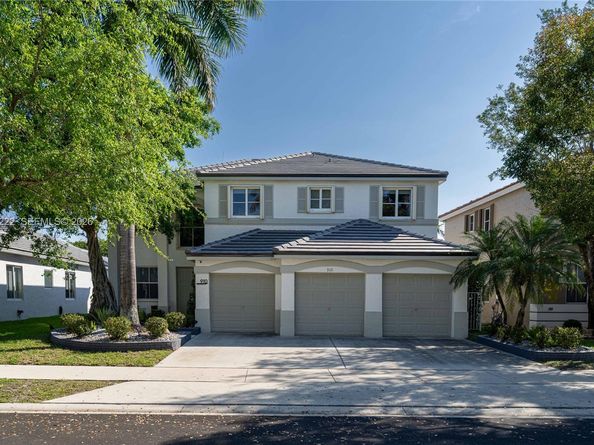 910 Sunflower Cir, Weston FL 33327