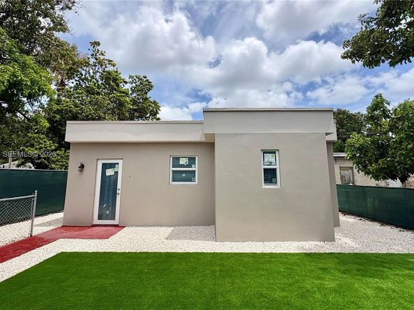 2637 NW 23rd Ct, Miami FL 33142