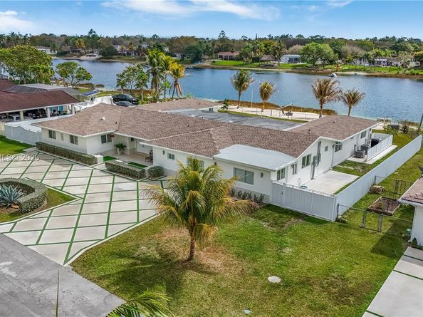 11012 SW 117th St, Miami FL 33176