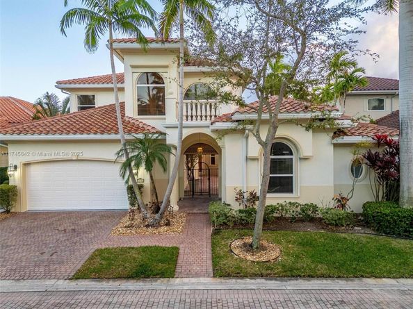 920 Captiva Dr, Hollywood FL 33019