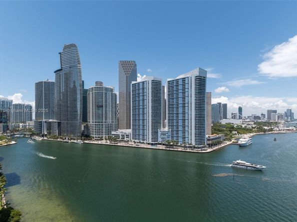 848 Brickell Key Dr 1906, Miami FL 33131