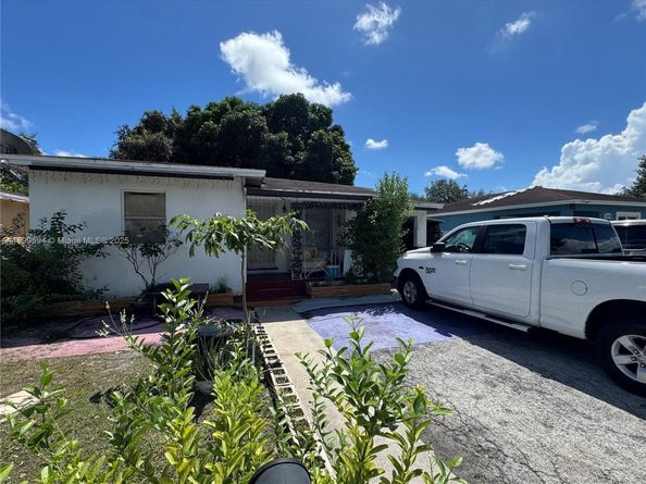 3274 NW 50th St, Miami FL 33142