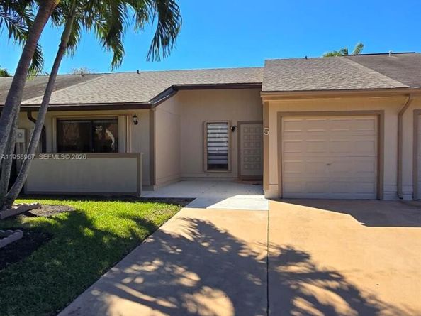 5 Rogart Cir, Boynton Beach FL 33426