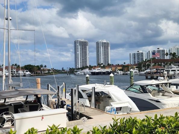 3545 Magellan Cir 3525, Aventura FL 33180