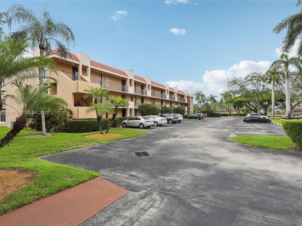 5732 Coral Lake Dr 308, Margate FL 33063