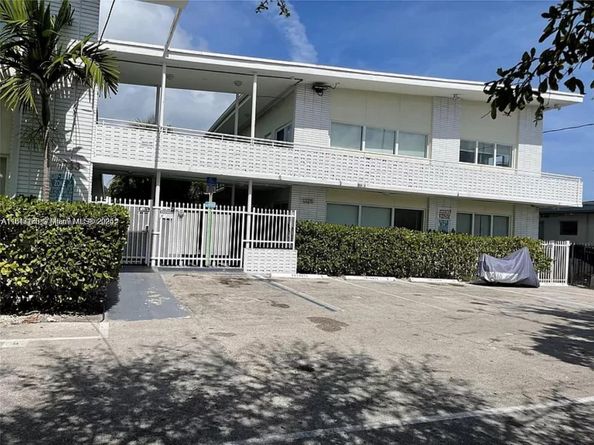 1225 Marseille Dr 18, Miami Beach FL 33141