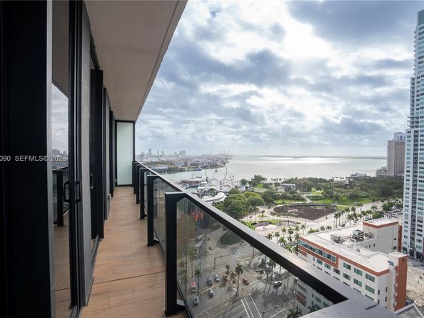 398 NE 5th St 1617, Miami FL 33132