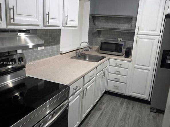 8065 SW 107th Ave 202, Miami FL 33173