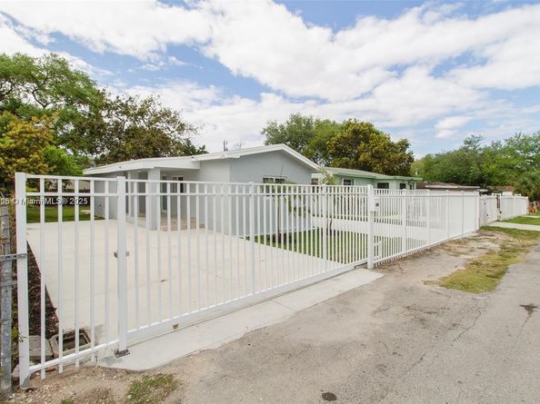 1858 NW 115th St, Miami FL 33167
