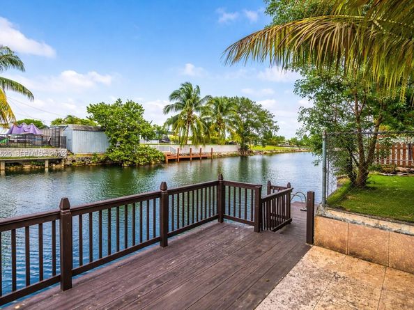 10981 SW 44th St, Miami FL 33165