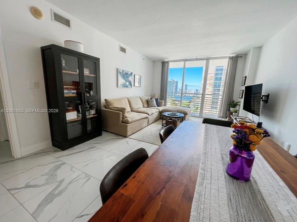 335 S Biscayne Blvd 3300, Miami FL 33131