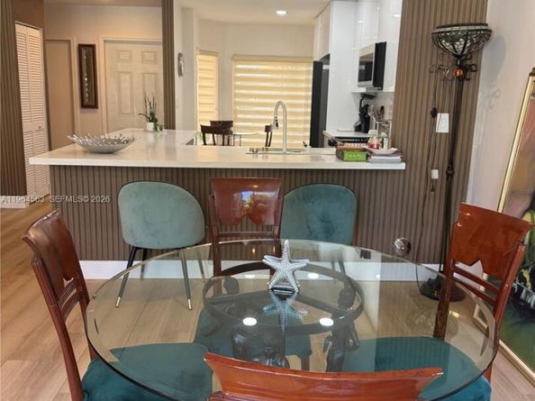 10233 NW 52nd Ln, Doral FL 33178