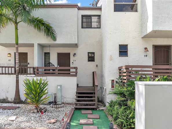 1901 NW S River Dr 28C, Miami FL 33125