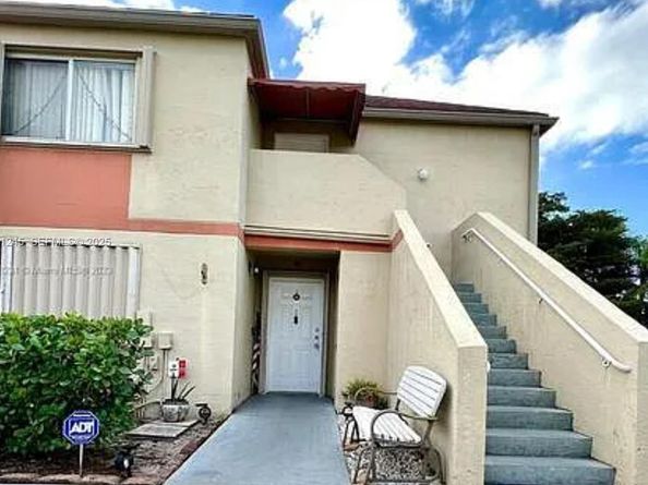 18810 NW 57th Ave 102, Hialeah FL 33015