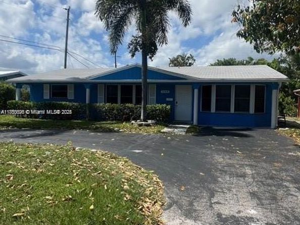 1745 NE 52nd St, Fort Lauderdale FL 33334