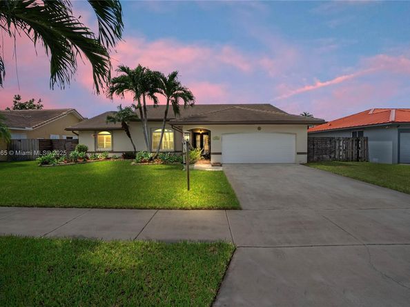 15806 SW 144th Pl, Miami FL 33177