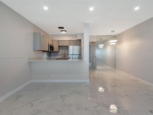 820 SW 11th Ave 14B, Hallandale Beach FL 33009