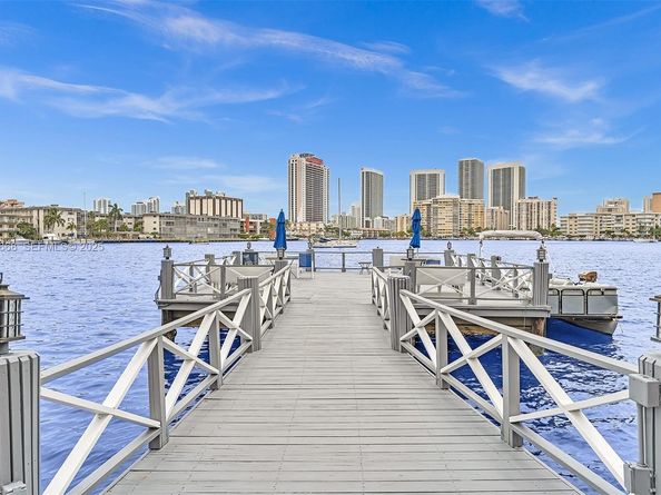 430 Golden Isles Dr 803, Hallandale Beach FL 33009