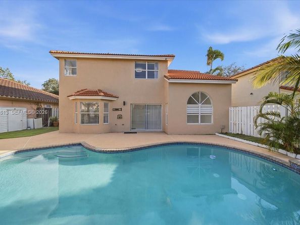 13209 NW 12th Ct, Sunrise FL 33323