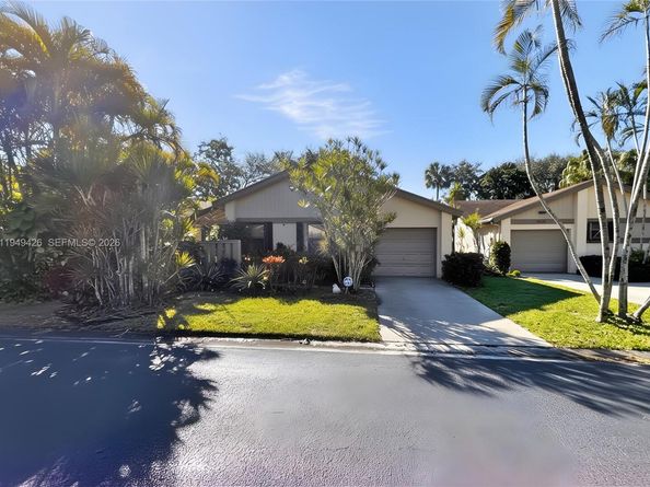 2214 Seagrape Cir, Coconut Creek FL 33066