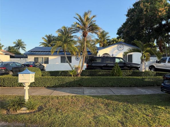 15022 SW 67th Ln, Miami FL 33193