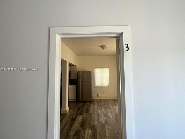 2500 NE 192nd St, Miami FL 33180