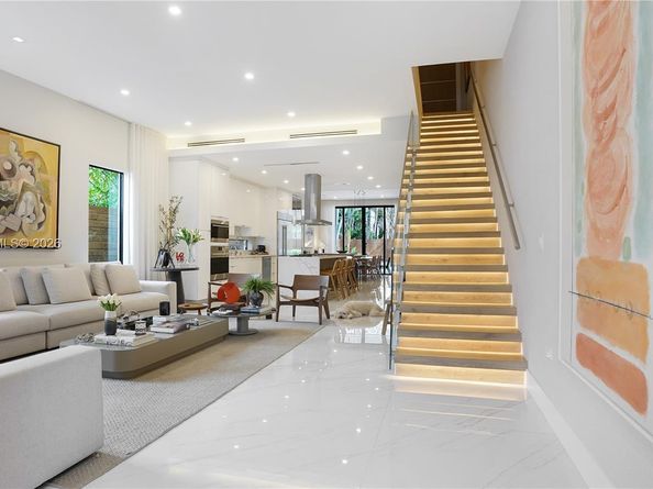 3075 Mary St, Miami FL 33133