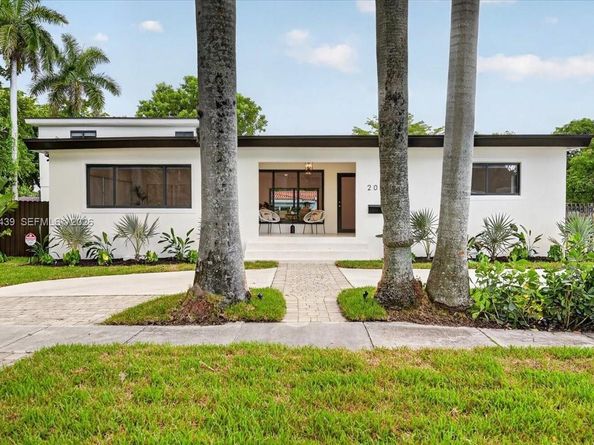 205 NE 123rd St, North Miami FL 33161