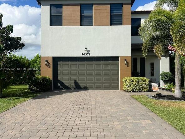 16372 Sandy Shore Dr, Westlake FL 33470