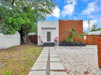 570 NW 48th St